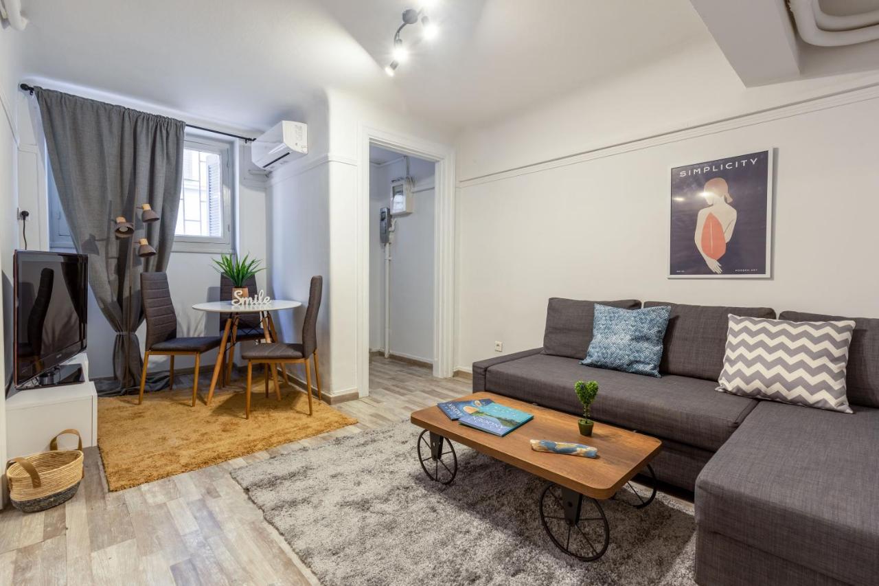 Central Apartment In The Heart Of Historic Center Atene Esterno foto